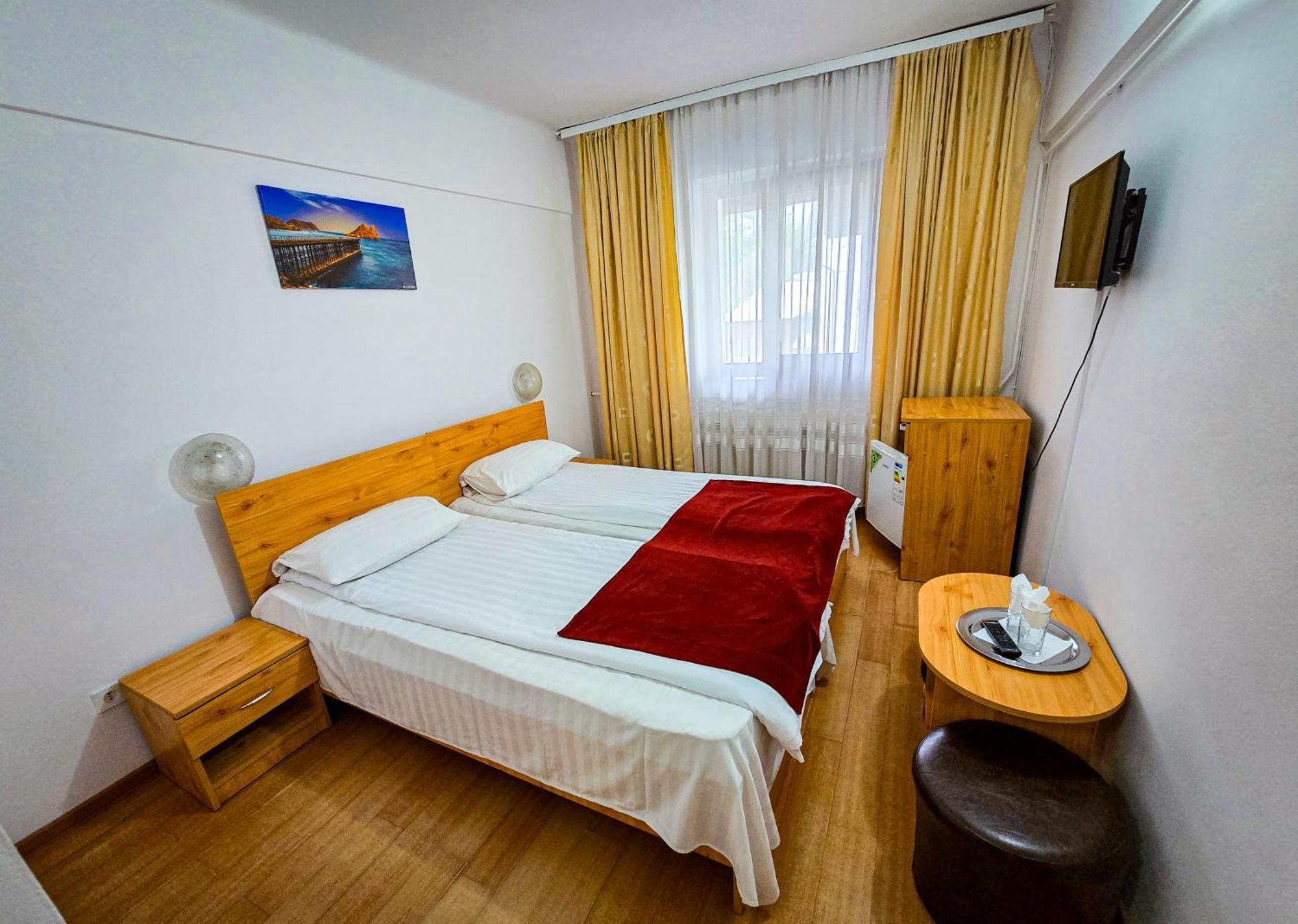 Hotel Horezu Exterior photo